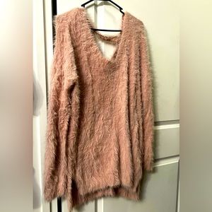 Fuzzy sweater pink